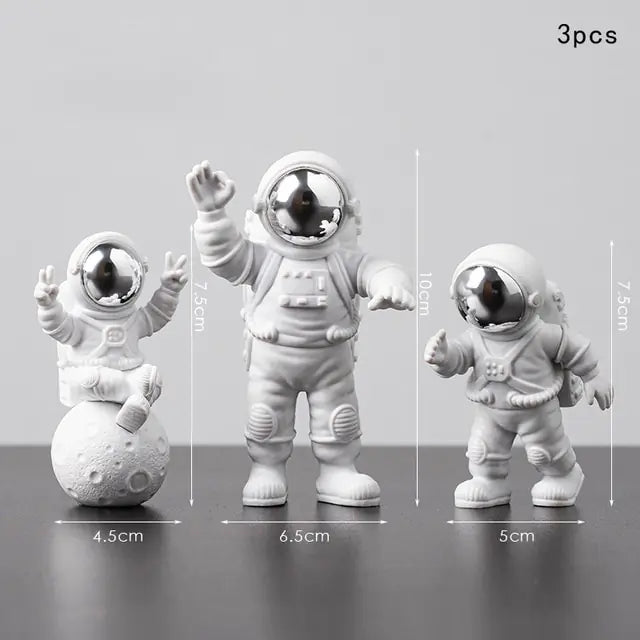 Load image into Gallery viewer, Astronaut and Moon Home Decor Set
