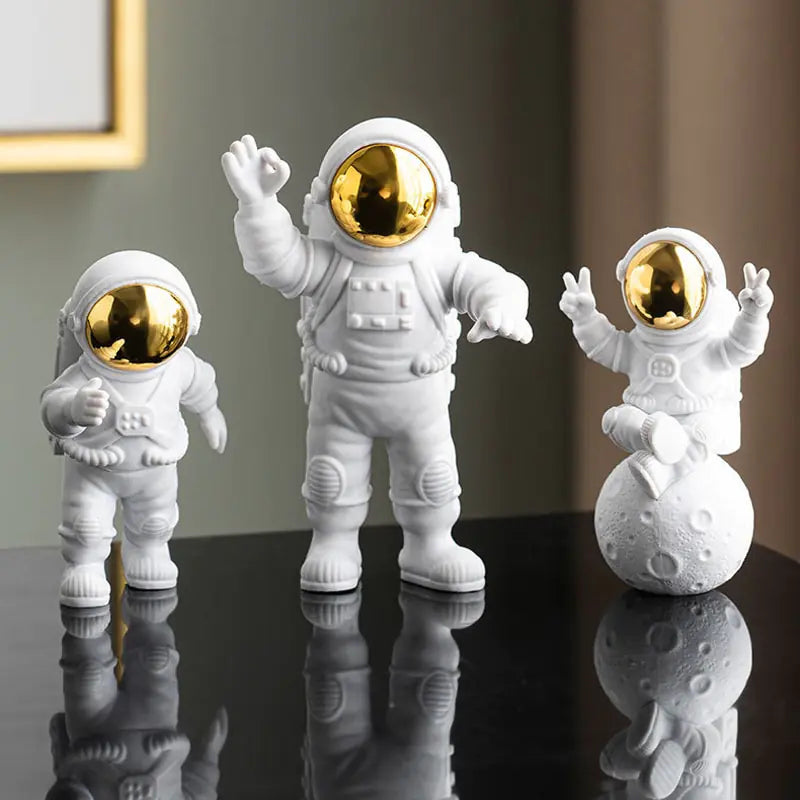 Load image into Gallery viewer, Astronaut and Moon Home Decor Set
